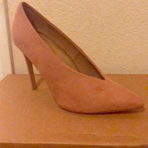 Nude/Tan heels